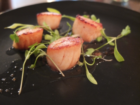 Scallops in lime and lemongrass dressing